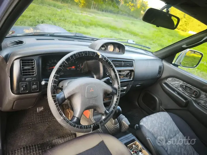 Mitsubishi L200 2000 photo 4