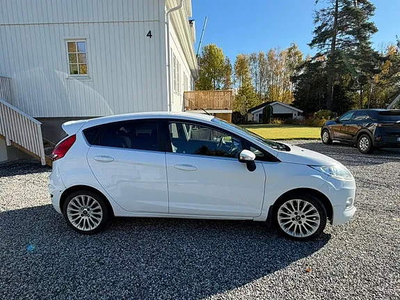Ford Fiesta 2012 photo 3