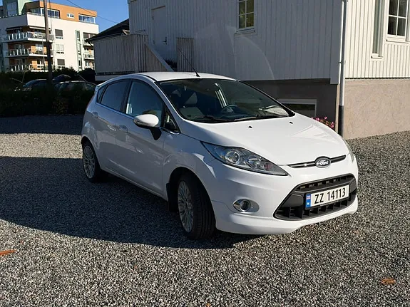 Ford Fiesta 2012 photo 2