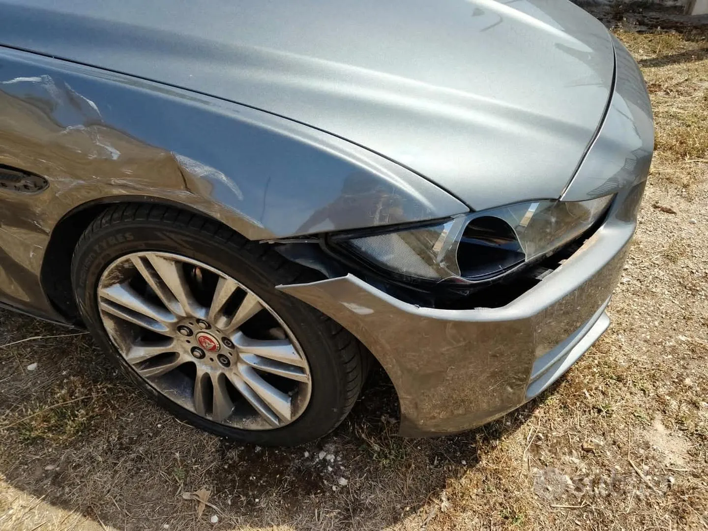 Jaguar Xe 2015 photo 4