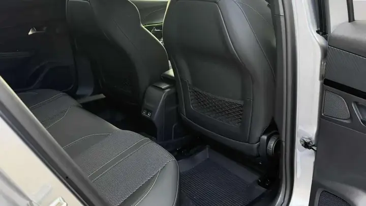 Peugeot E-2008 2024 photo 3