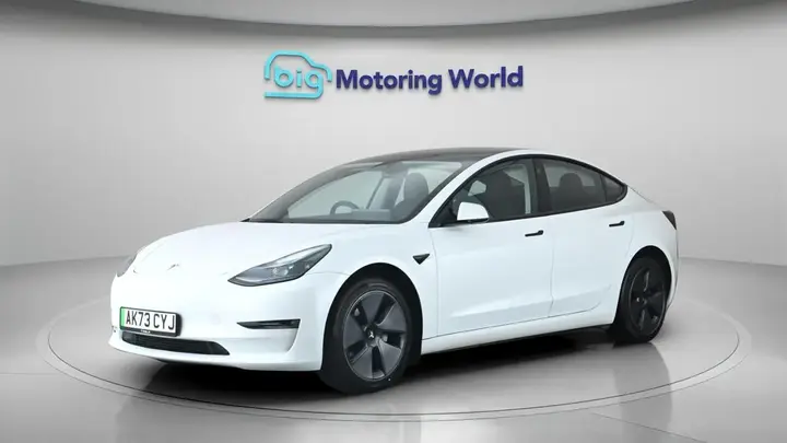 Tesla Model 3 2023 photo 4