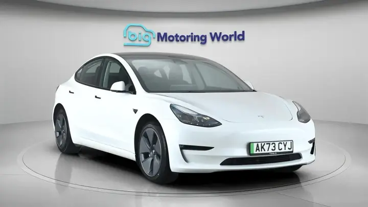 Tesla Model 3 2023 photo 2