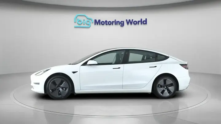 Tesla Model 3 2023 photo 5