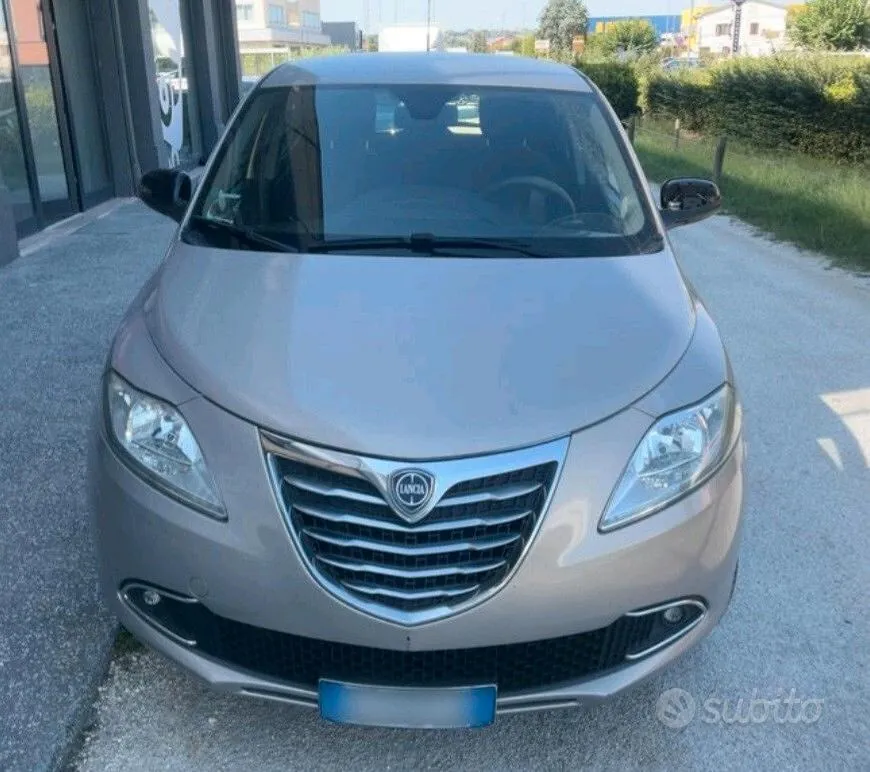 Lancia Ypsilon 2014 photo 2