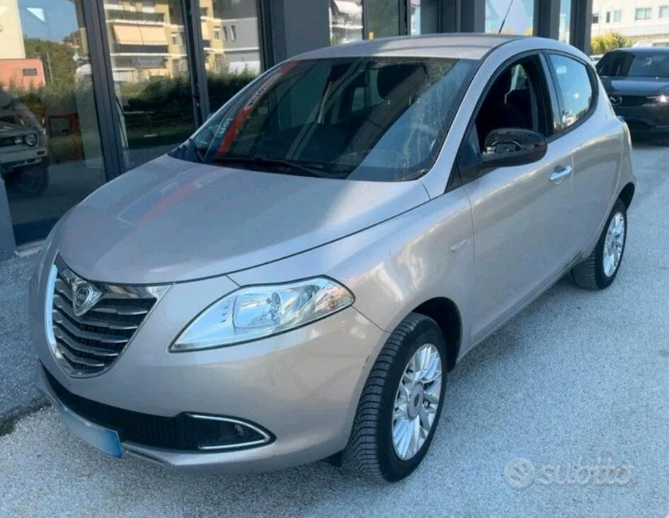 Lancia Ypsilon
