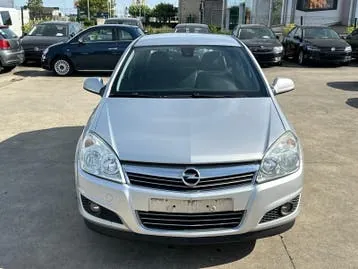 Opel Astra 2009 photo 2