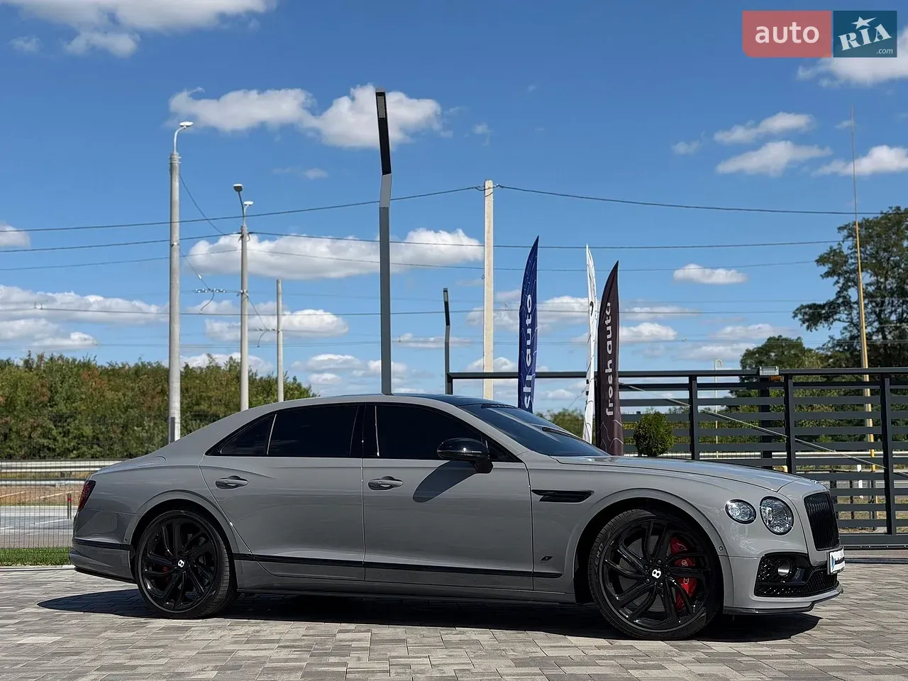 Bentley Flying Spur 2023 photo 2