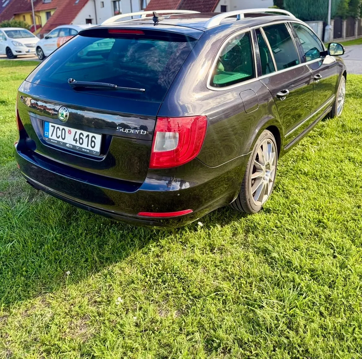 Skoda Superb 2010 photo 2