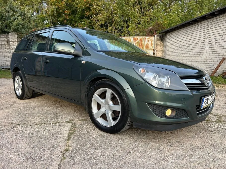 Opel Astra 2010 photo 5