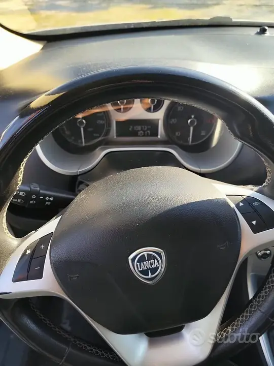 Lancia Delta 2010 photo 2