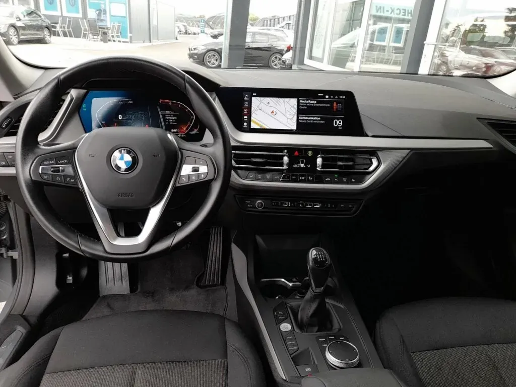 BMW 2 Series 2023 photo 3