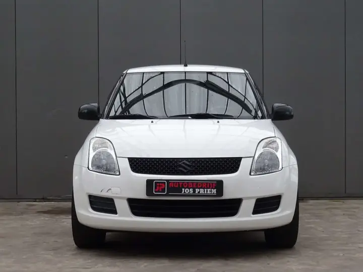 Suzuki Swift 2010 photo 5