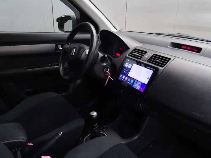 Suzuki Swift 2010 photo 4
