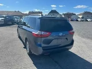 Toyota Sienna 2017 photo 3