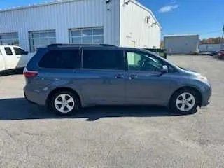 Toyota Sienna 2017 photo 4