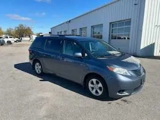 Toyota Sienna 2017 photo 2