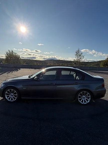 BMW 318D 2007 photo 2