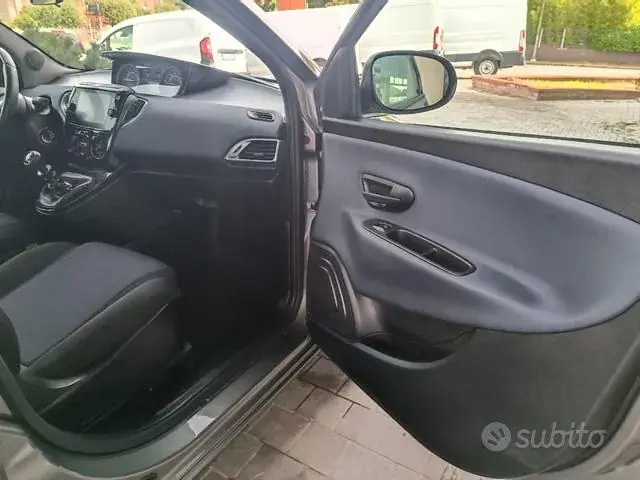 Lancia Ypsilon 2024 photo 3