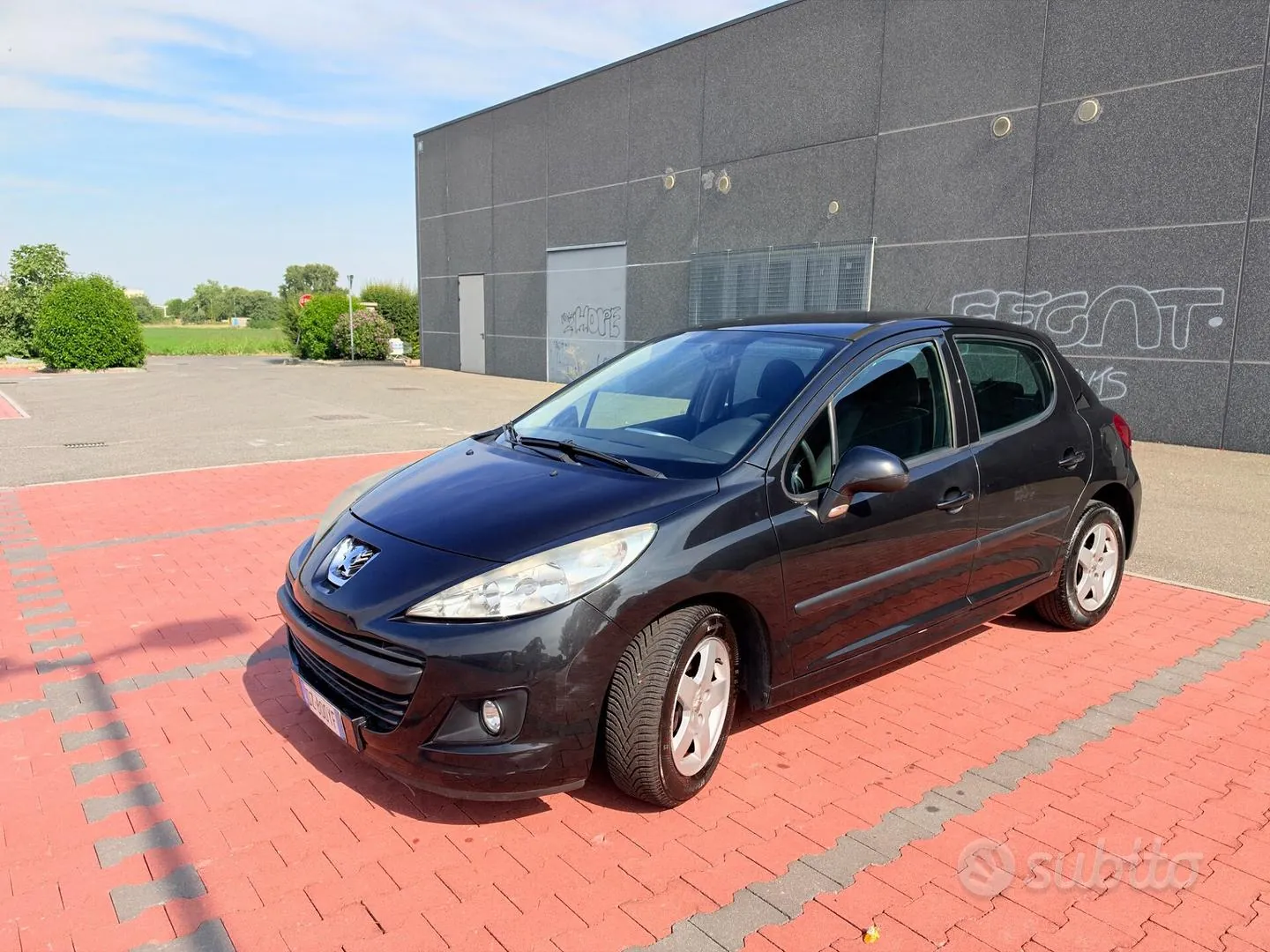 Peugeot 207 2010 photo 2