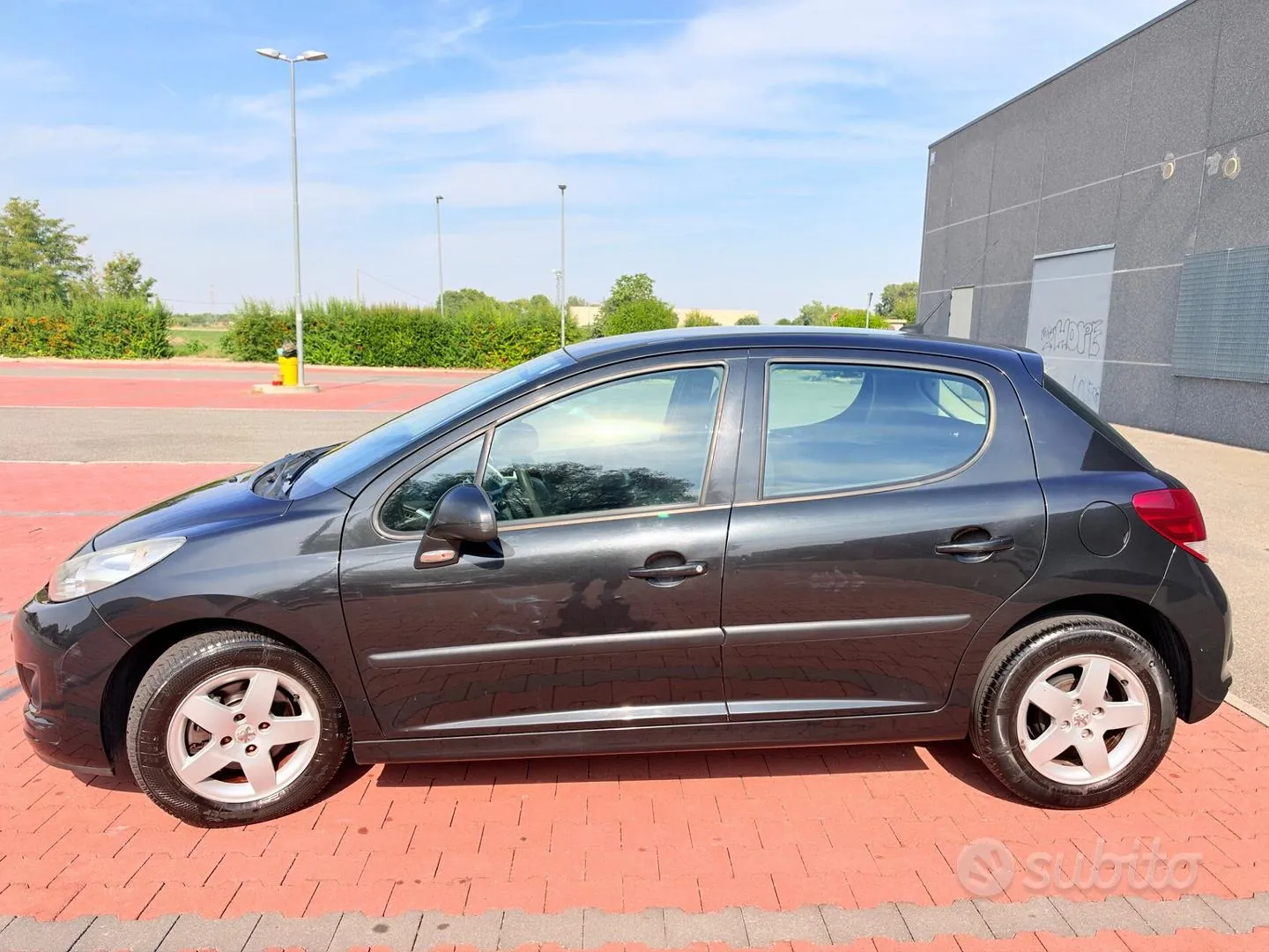 Peugeot 207 2010 photo 3