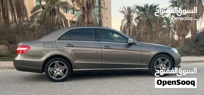 Mercedes-Benz E-Class 2010 photo 4