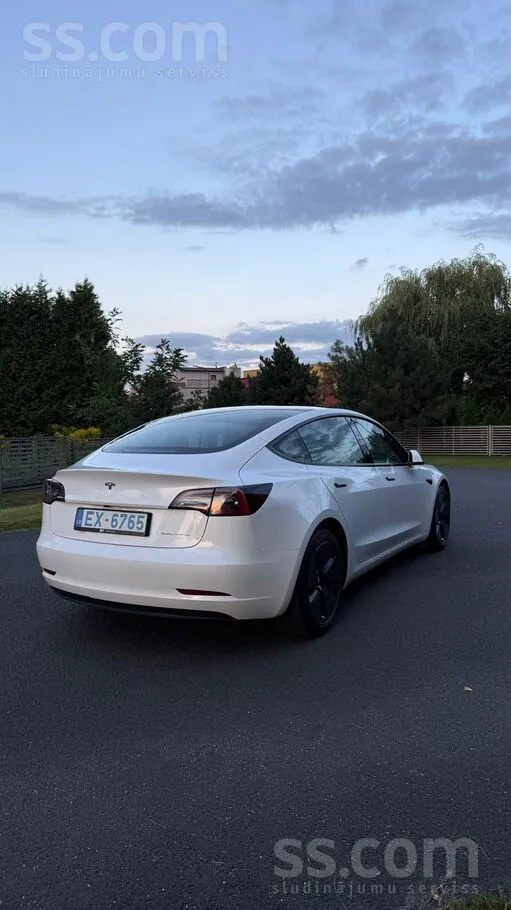Tesla Model 3 2022 photo 3