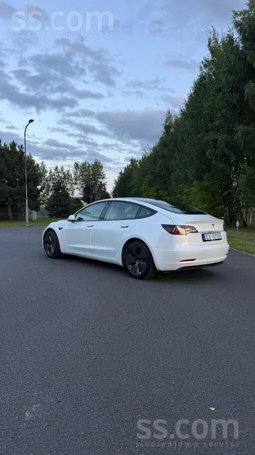 Tesla Model 3 2022 photo 2