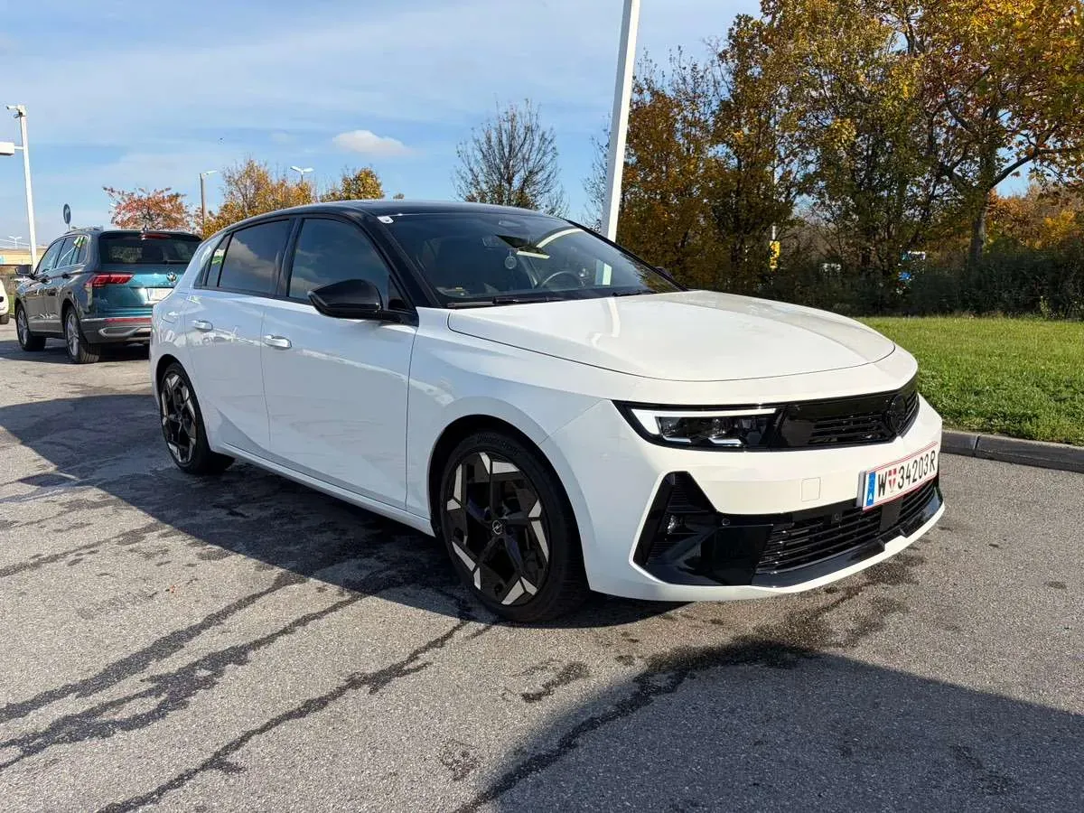Opel Astra 2023 photo 2