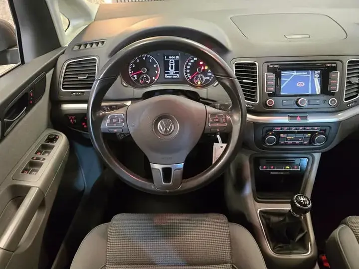 Volkswagen Sharan 2010 photo 3
