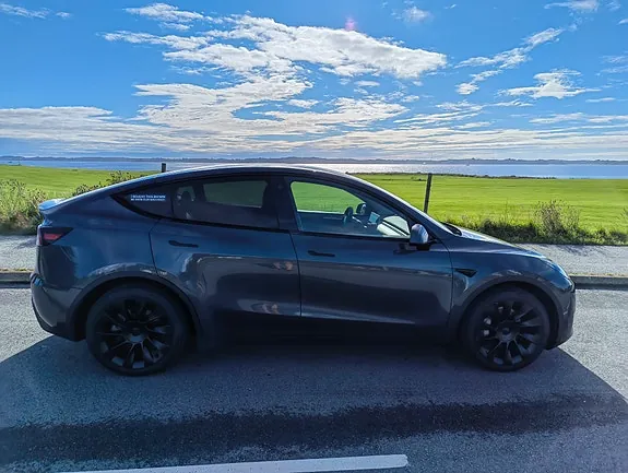 Tesla Model Y 2023 photo 5