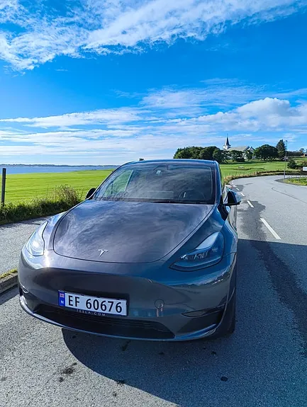 Tesla Model Y 2023 photo 4