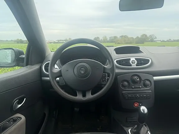 Renault Clio Iii 2012 photo 5