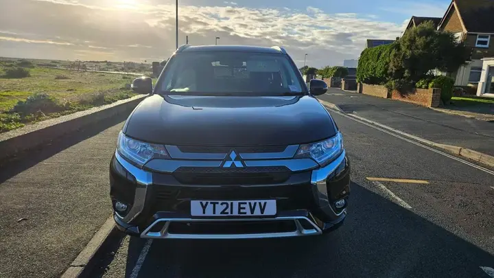 Mitsubishi Outlander 2021 photo 2