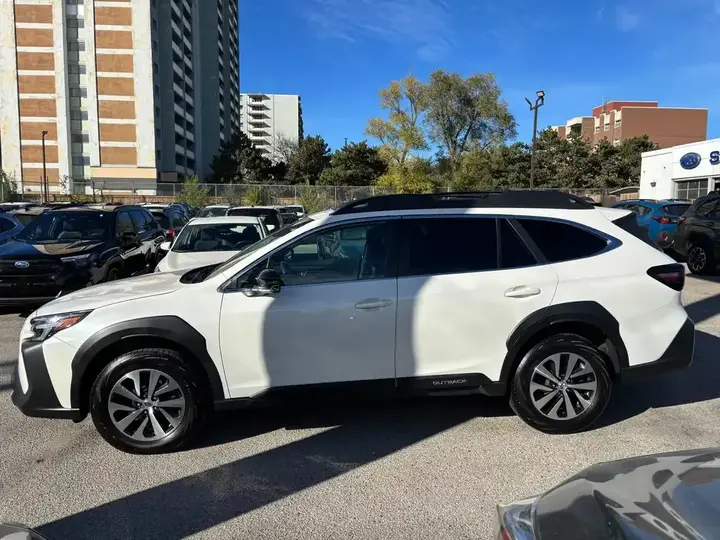 Subaru Outback 2024 photo 2