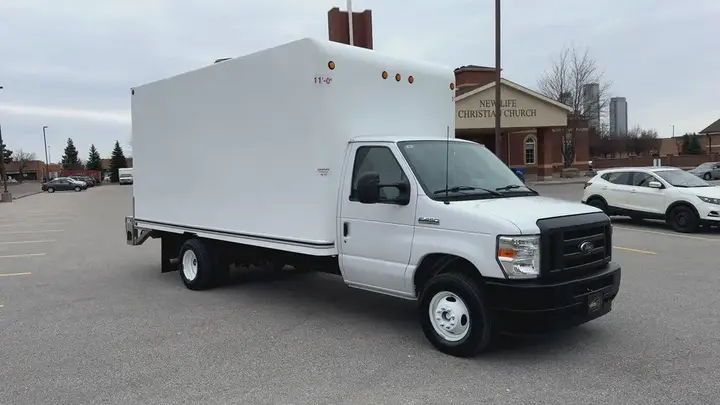 Ford E-450 2023 photo 3