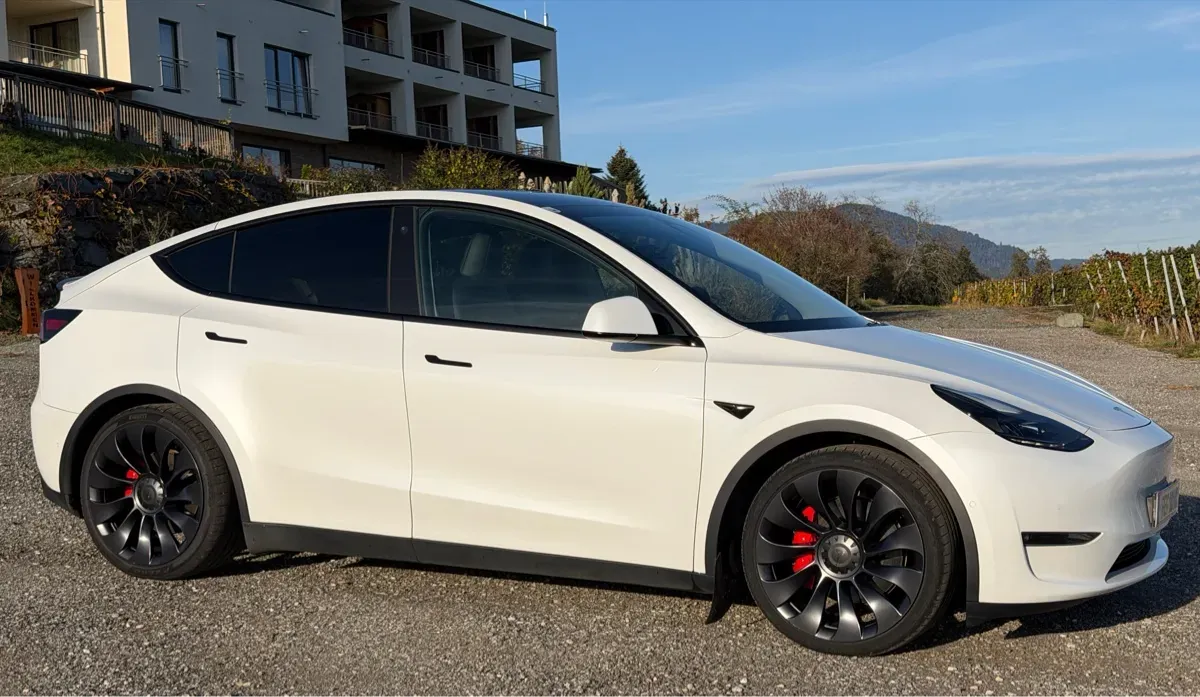 Tesla Model Y 2022 photo 2