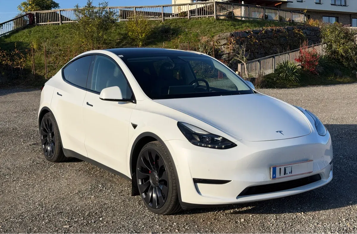 Tesla Model Y 2022 photo 3