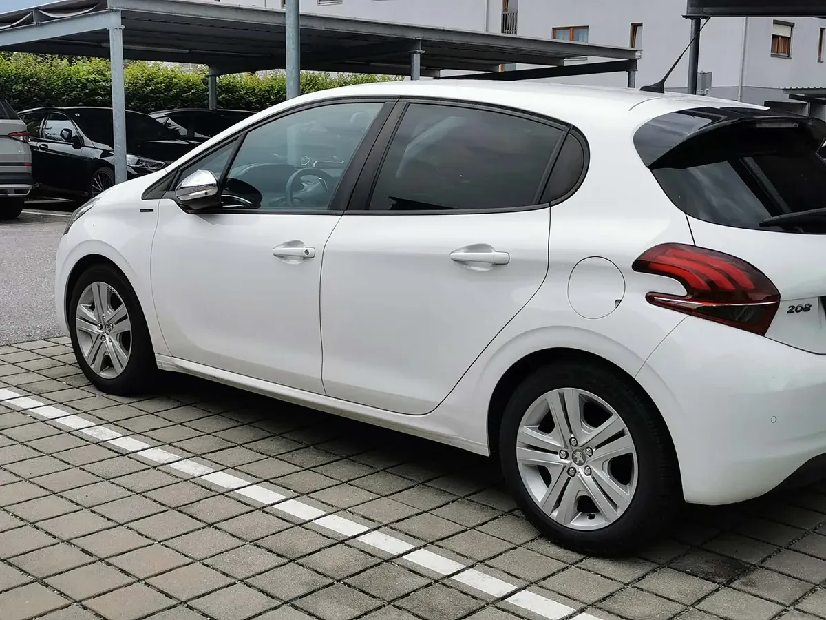 Peugeot 208 2019 photo 2