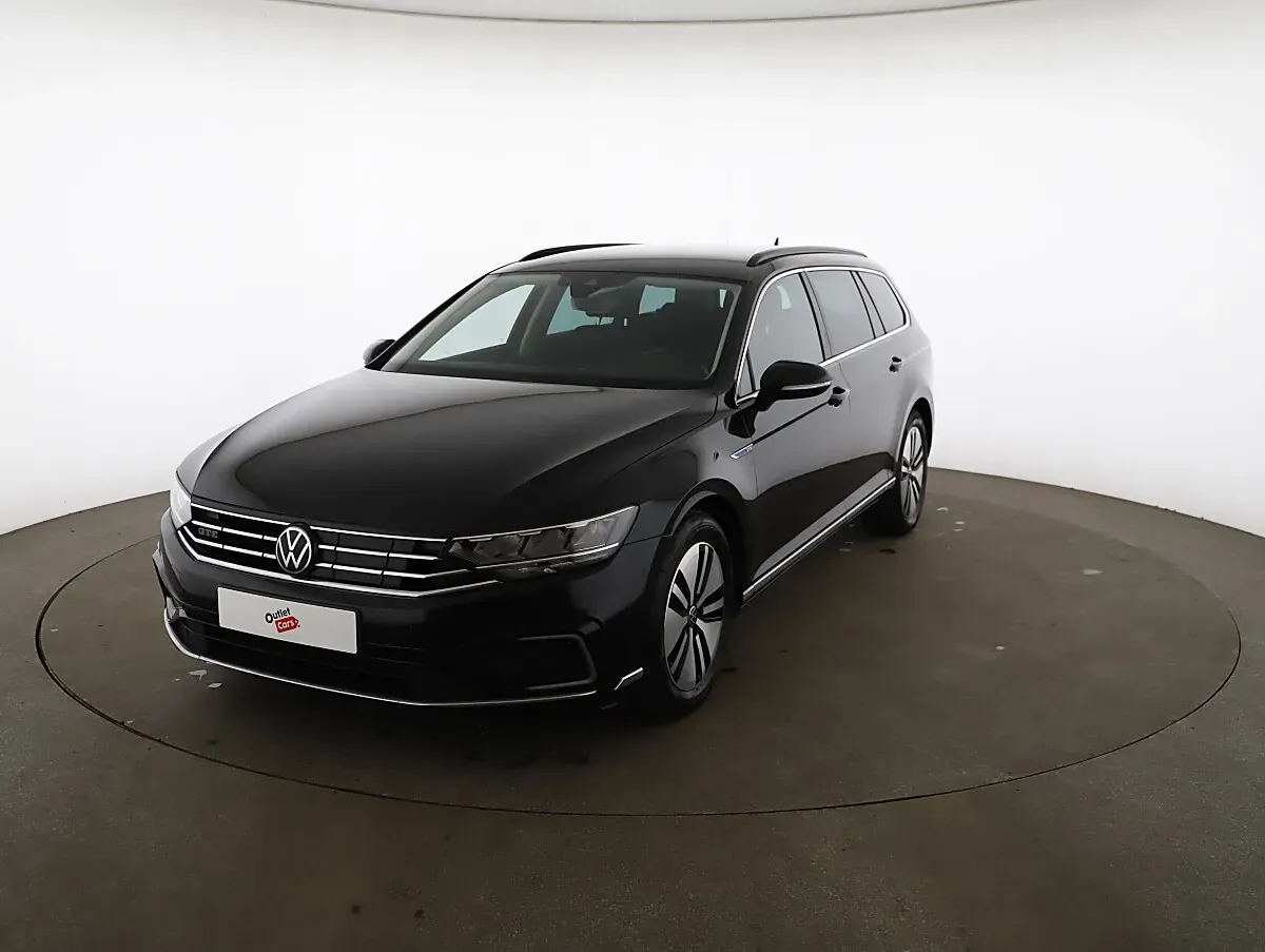 Volkswagen Passat 2022 photo 2