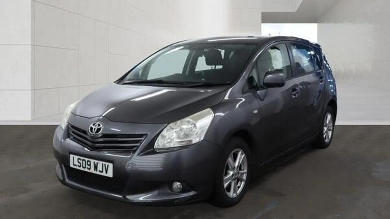 Toyota Verso 2009 photo 2