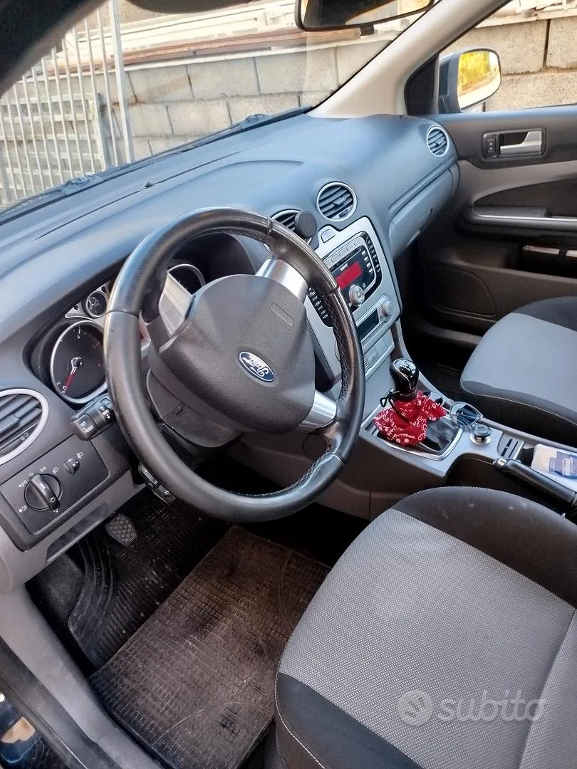 Ford Focus 2011 photo 2