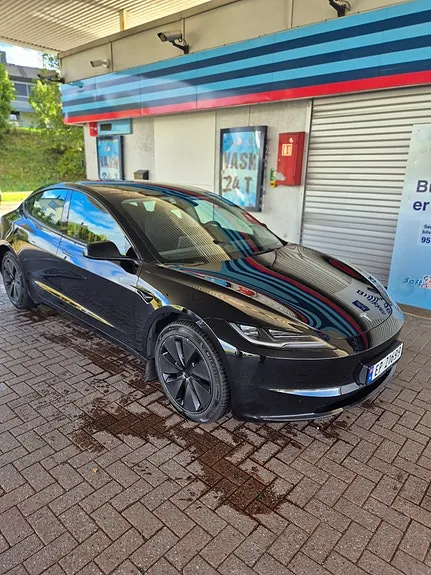 Tesla Model 3 2025 photo 2