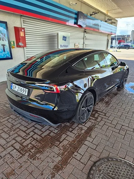Tesla Model 3 2025 photo 3