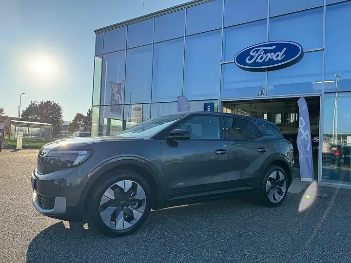 Ford Explorer photo 3