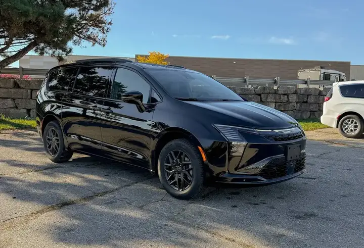 Chrysler Pacifica 2027 photo 3