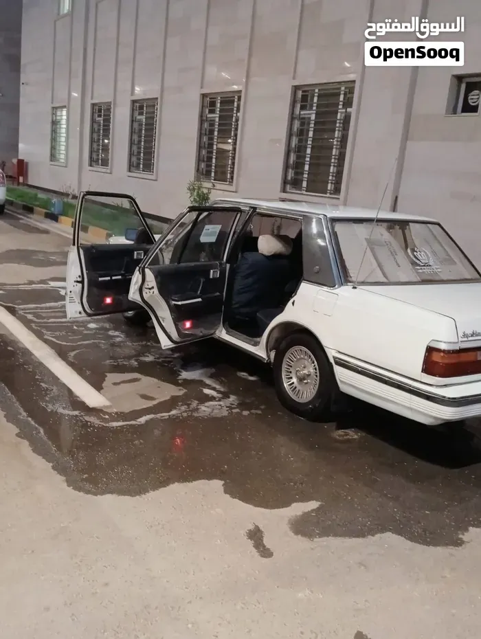 Toyota Crown 1985 photo 2