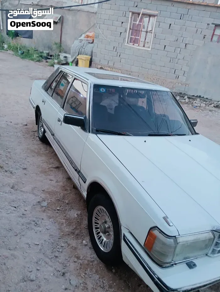 Toyota Crown 1985 photo 4