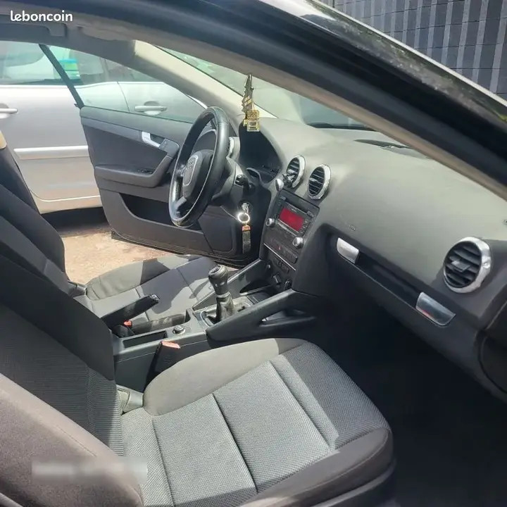 Audi A3 2010 photo 2