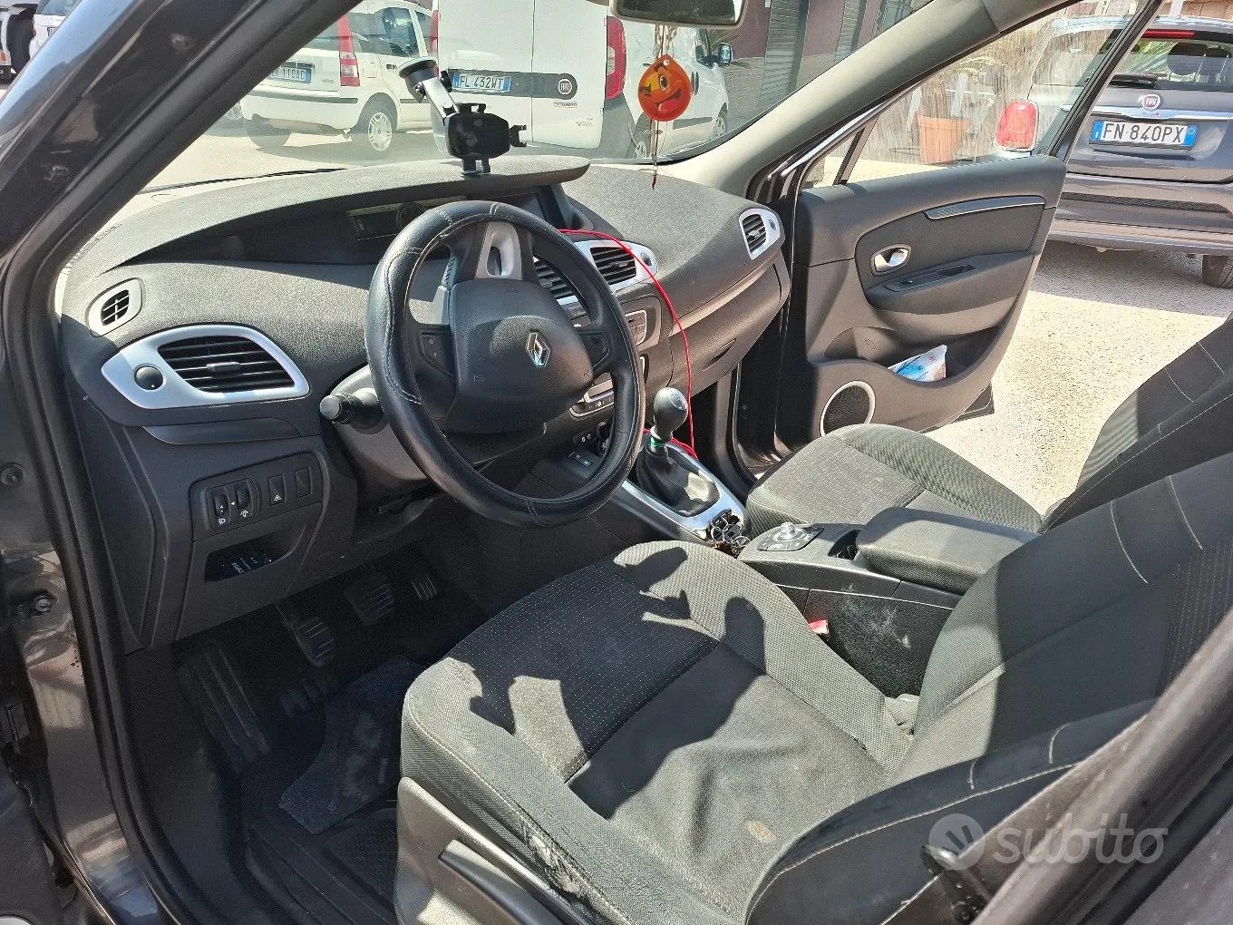 Renault Scenic 2011 photo 4